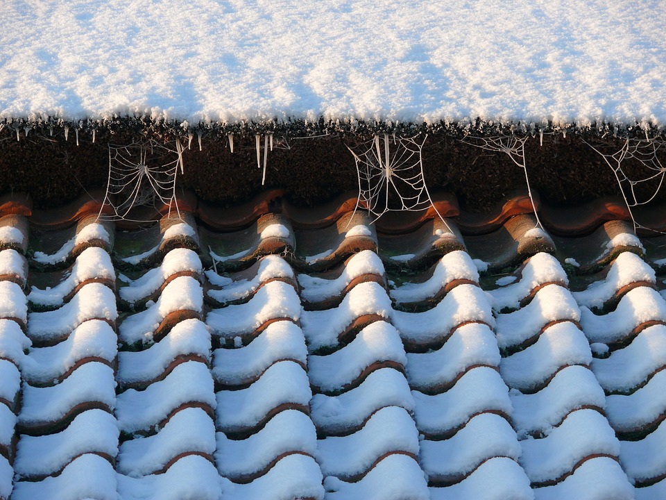 ice dams on metal roofs in winter