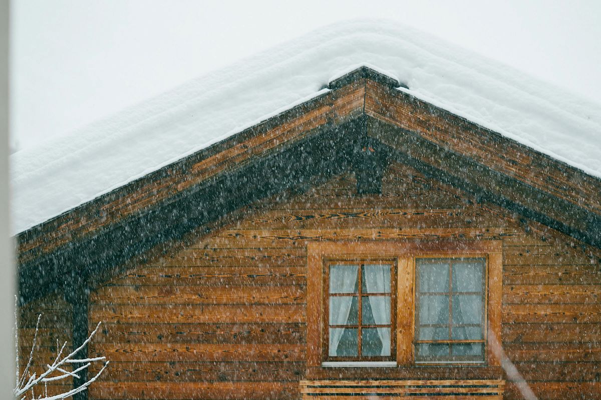 A cabin in the snow